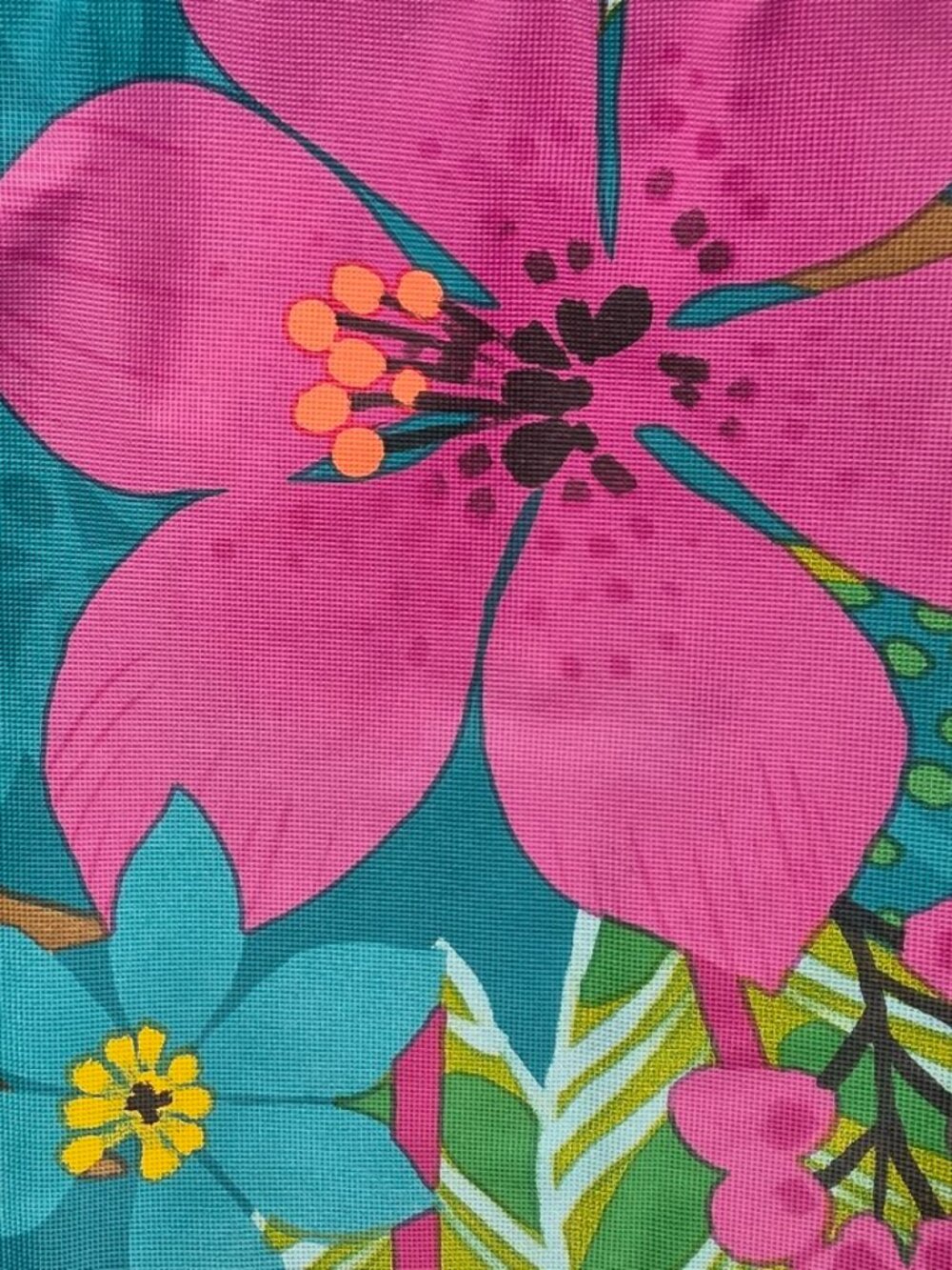 Mainstays Tropical Theme Vinyl Tablecloth. 70". Round.